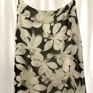 Banana Republic size 10 silky skirt in great condition.